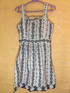 Dress with side zipper