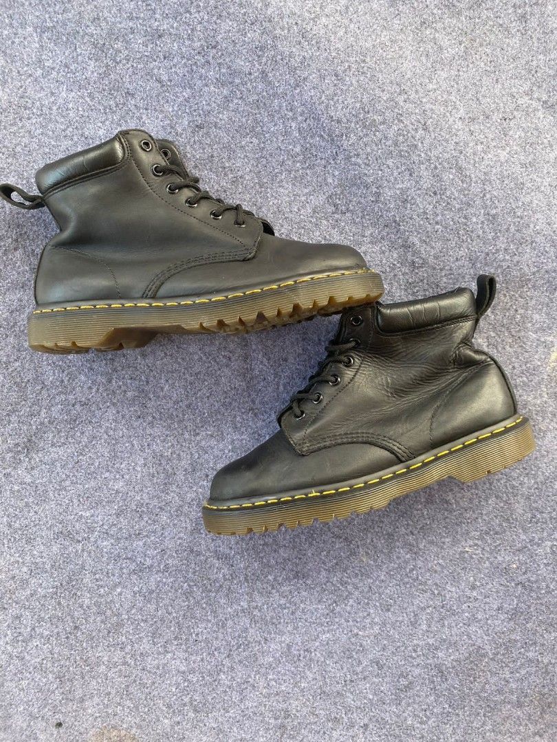 Dr.martens saxon, Fesyen Pria, Sepatu , Sepatu Boot di Carousell
