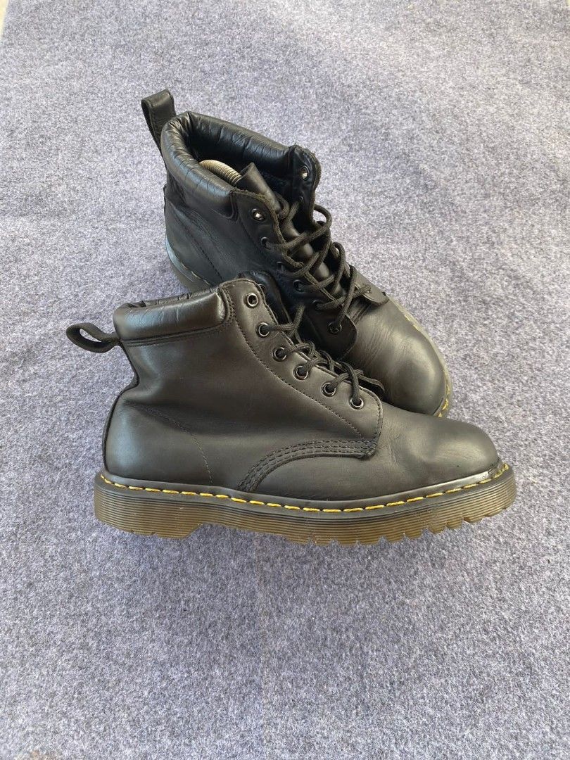 Dr.martens saxon, Fesyen Pria, Sepatu , Sepatu Boot di Carousell