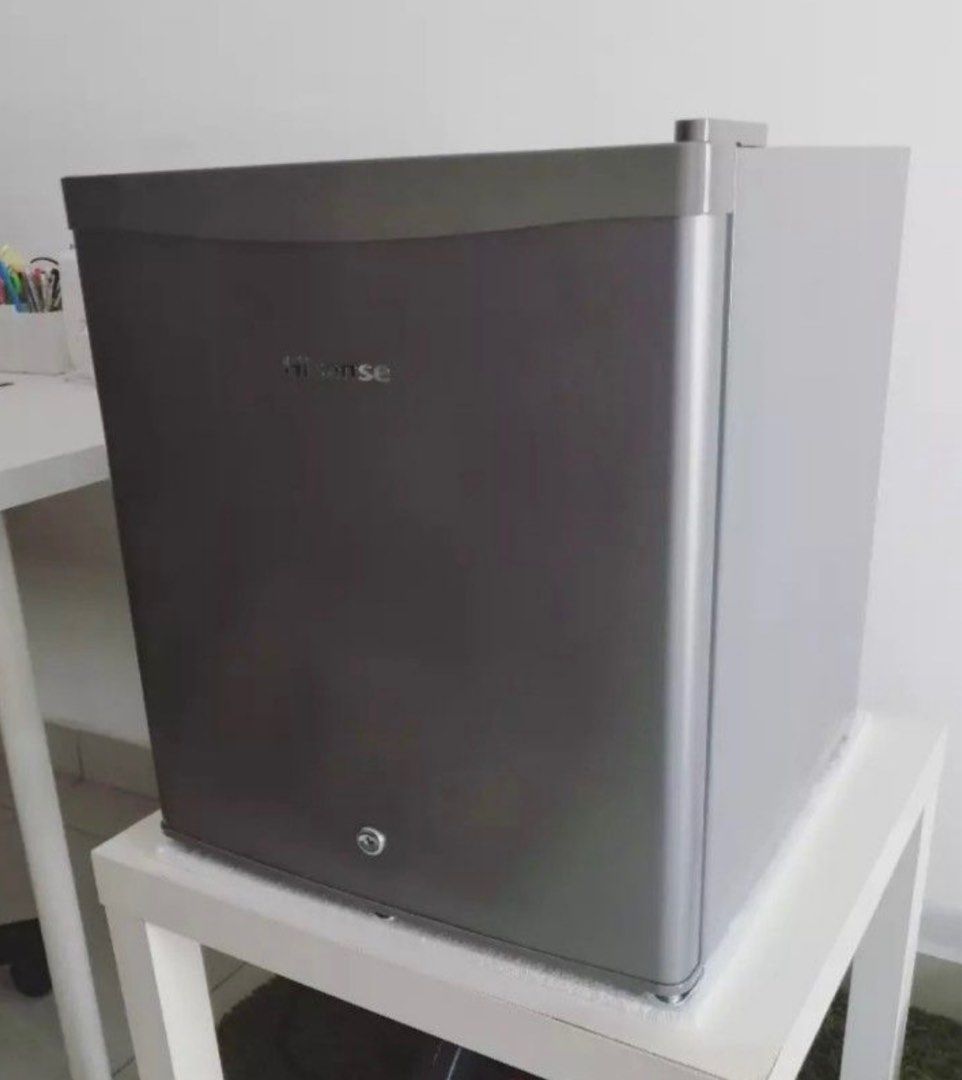 Hisense mini bar fridge, TV & Home Appliances, Kitchen Appliances