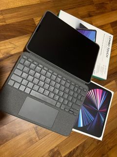 IPad Pro 11 inch (3rd Gen) 128GB 2021 version wifi+ cellular + Logitech Keyboard