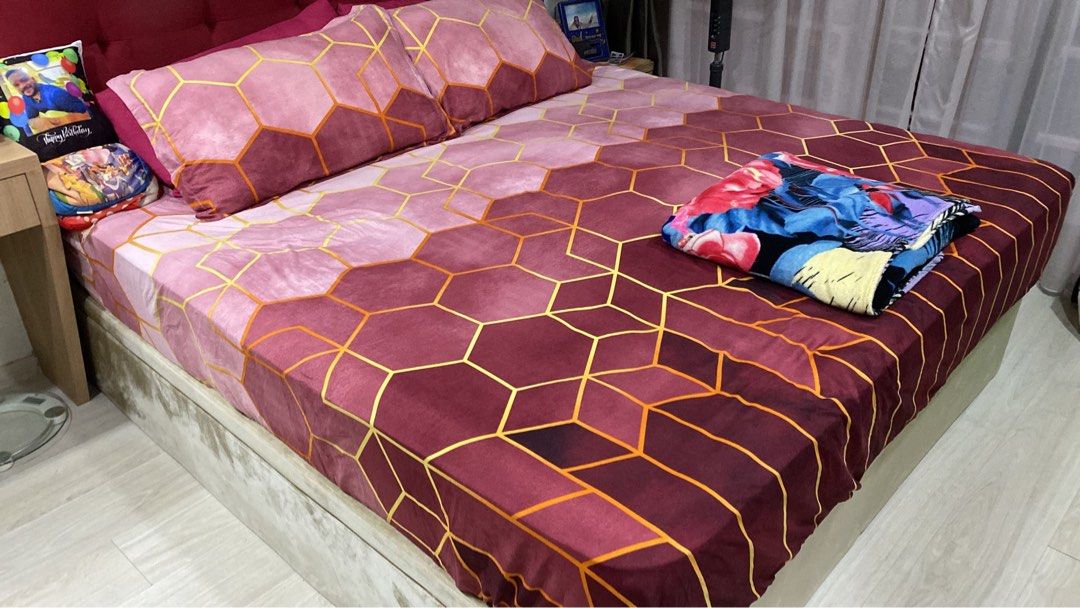 King size, Storage bed. No headboard, Furniture & Home Living