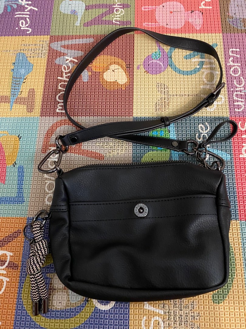 Kipling xandra crossbody, Women's Fashion, Bags & Wallets, Crossbody Bags on Carousell