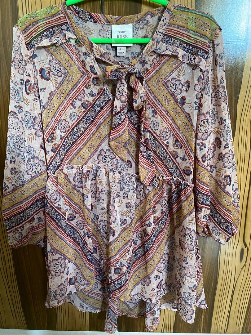 Knox Rose top! Size XS  White boho tops, Rose shirts, Knox rose