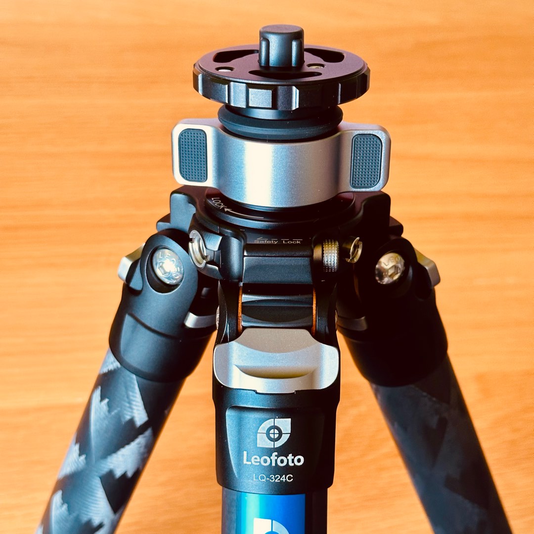 Leofoto LQ324C Tripod + LH40 Ballhead, Photography, Photography
