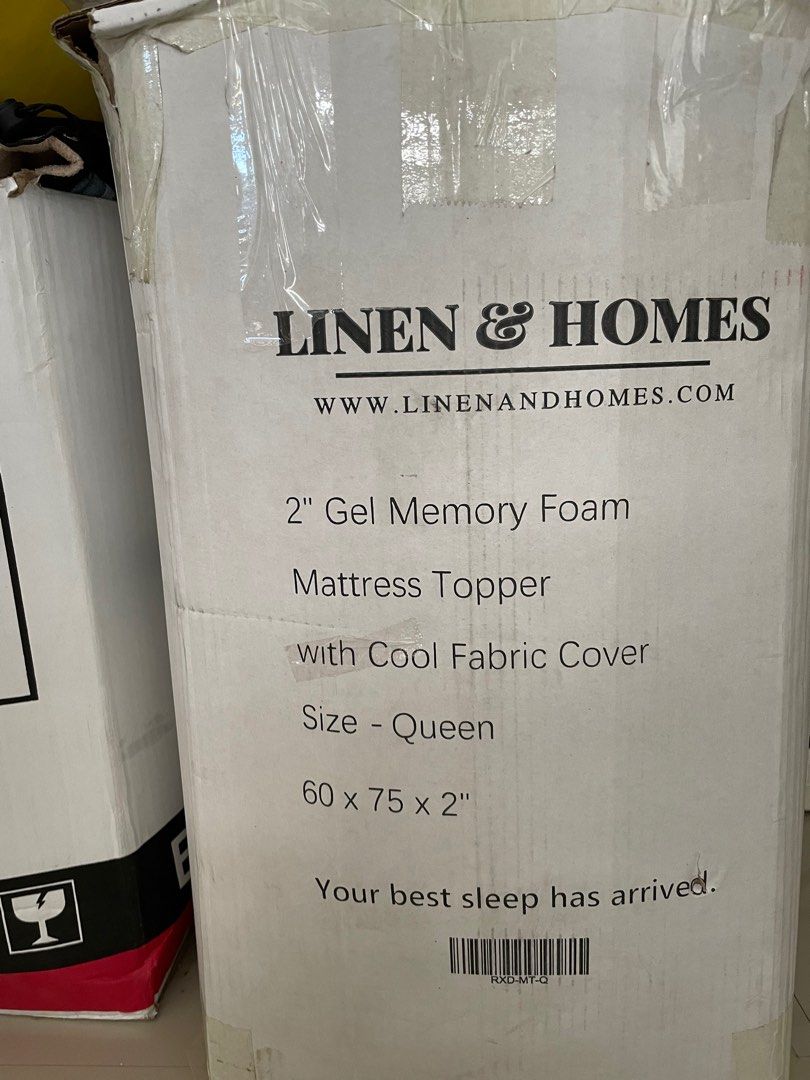 Linen & Homes Mattress Topper Queen Size (Category: Bed Frames & Mattresses) located in Makati City. Submitted by winnieboop (Listing ID 1221273690, Image 1). Description: Never used , only removed from package and placed back in the box because a bigger bed was purchased within that same week. Send me an offer and if it’s reasonable then it could be yours! .