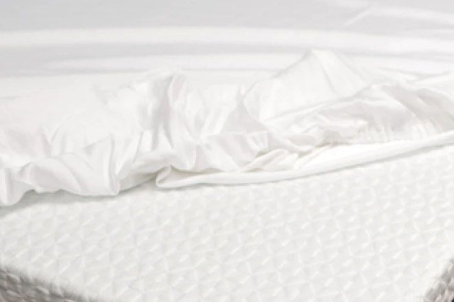 Linen & Homes Mattress Topper Queen Size (Category: Bed Frames & Mattresses) located in Makati City. Submitted by winnieboop (Listing ID 1221273690, Image 2). Description: Never used , only removed from package and placed back in the box because a bigger bed was purchased within that same week. Send me an offer and if it’s reasonable then it could be yours! .