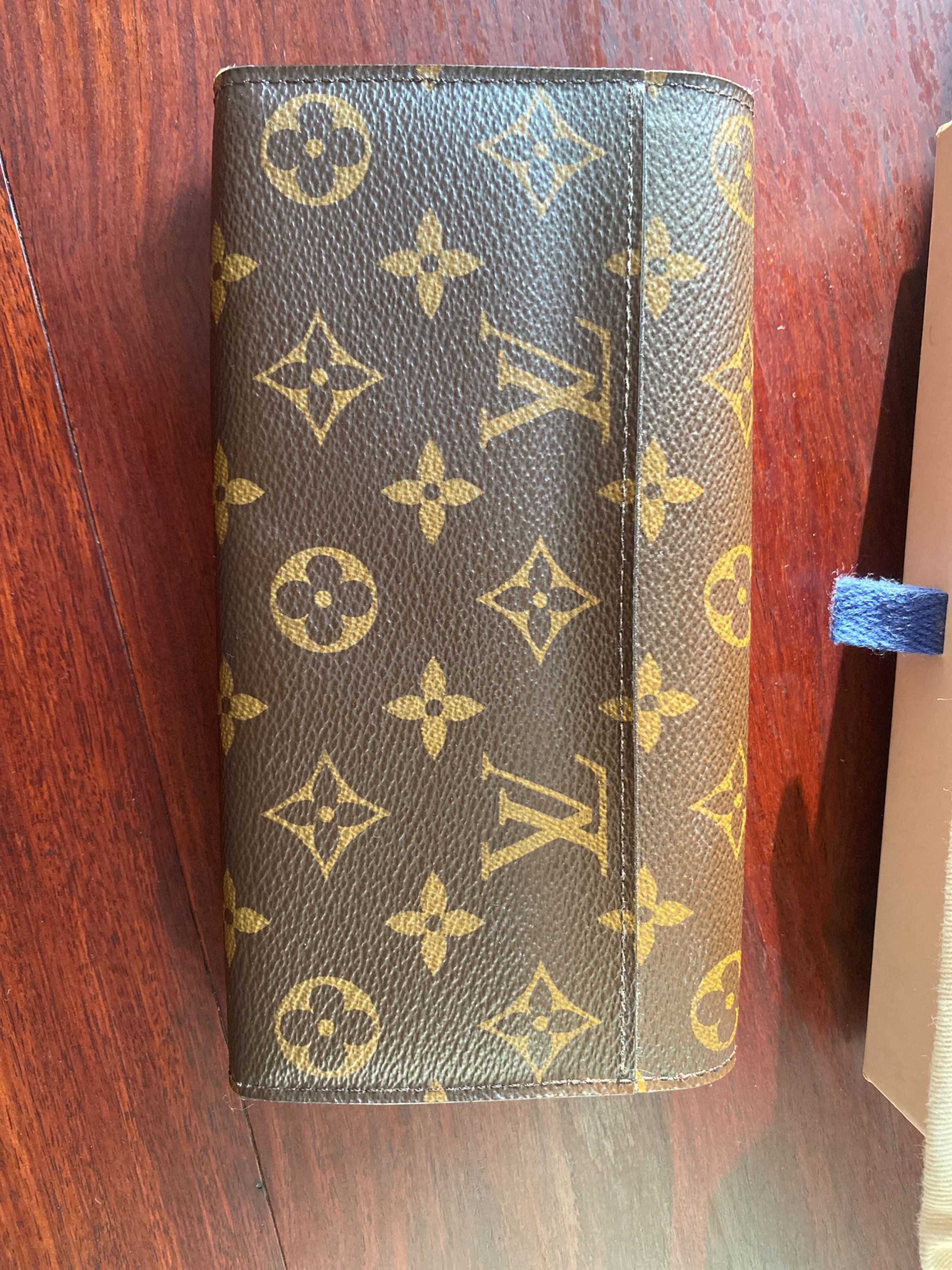 Louis Vuitton Sarah Wallet Fuchsia Red Inside, Luxury, Bags & Wallets on  Carousell