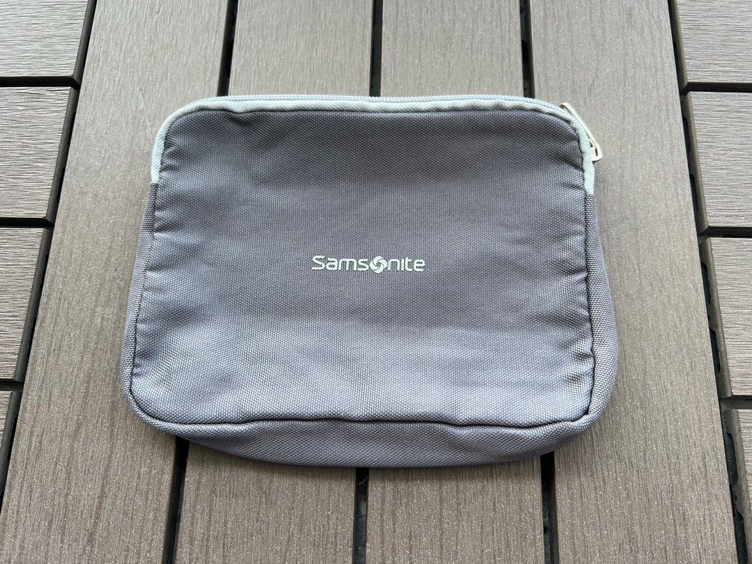 エバー航空ファーストクラス限定 RIMOWA アメニティポーチ 白