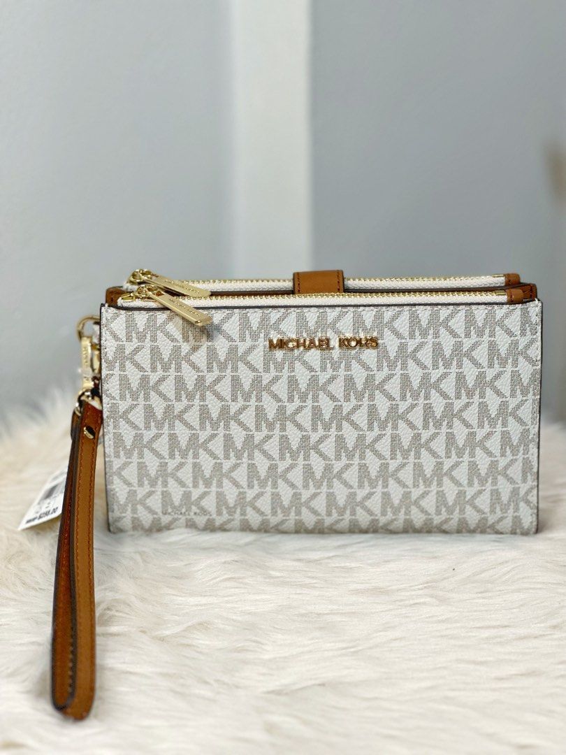 Michael kors vanilla wristlet discount