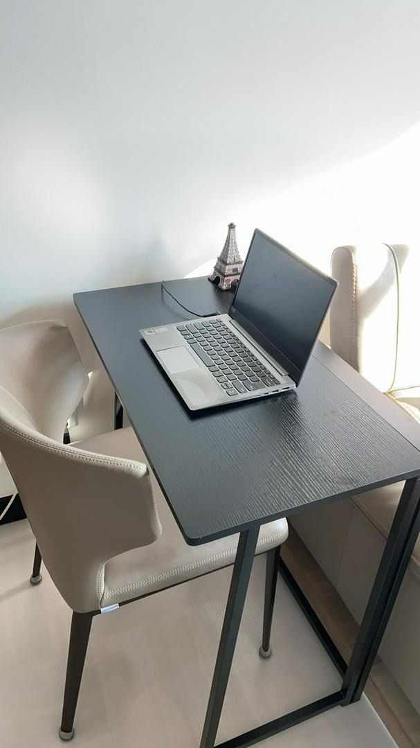 Freedom outlet laptop table