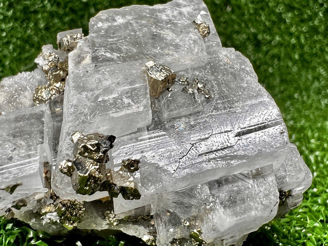 White fluorite clearance