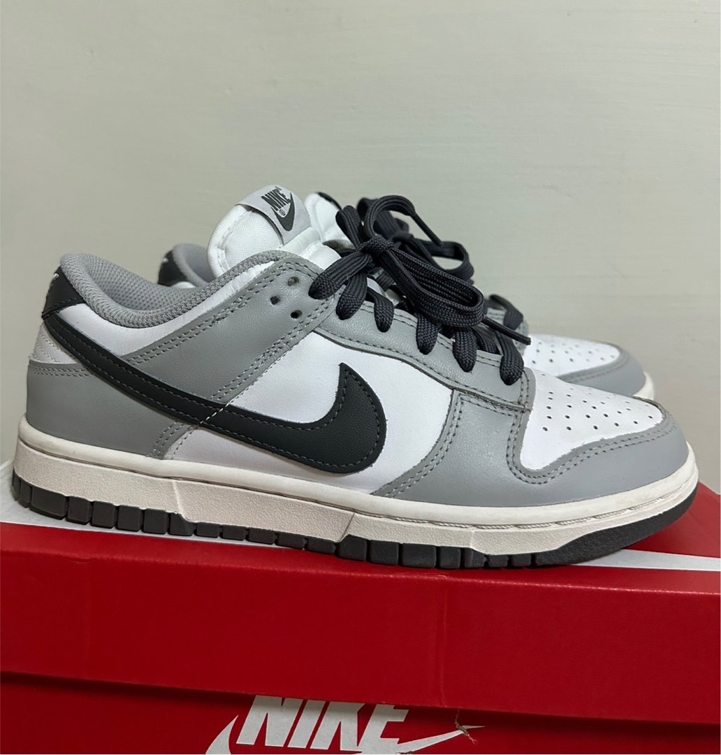 Nike Dunk smoke grey 煙灰24cm, 她的時尚, 鞋, 運動鞋在旋轉拍賣