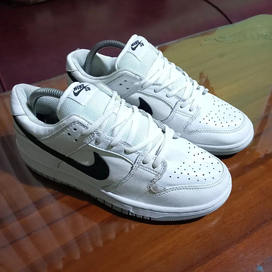 NIKE SB DUNK LOW, Fesyen Pria, Sepatu , Sneakers di Carousell