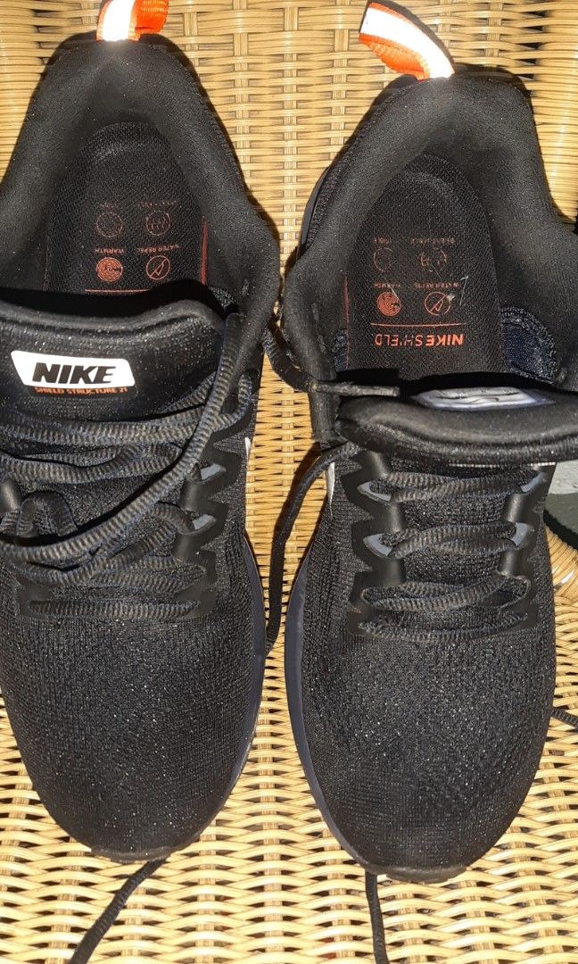 nike shield structure 17