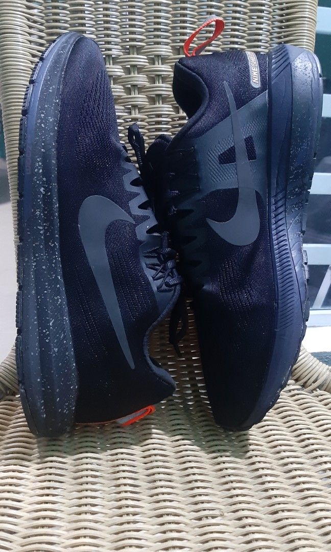 nike shield structure 17