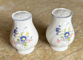 Nikko Japan Fine Bone China Salt & Pepper set
