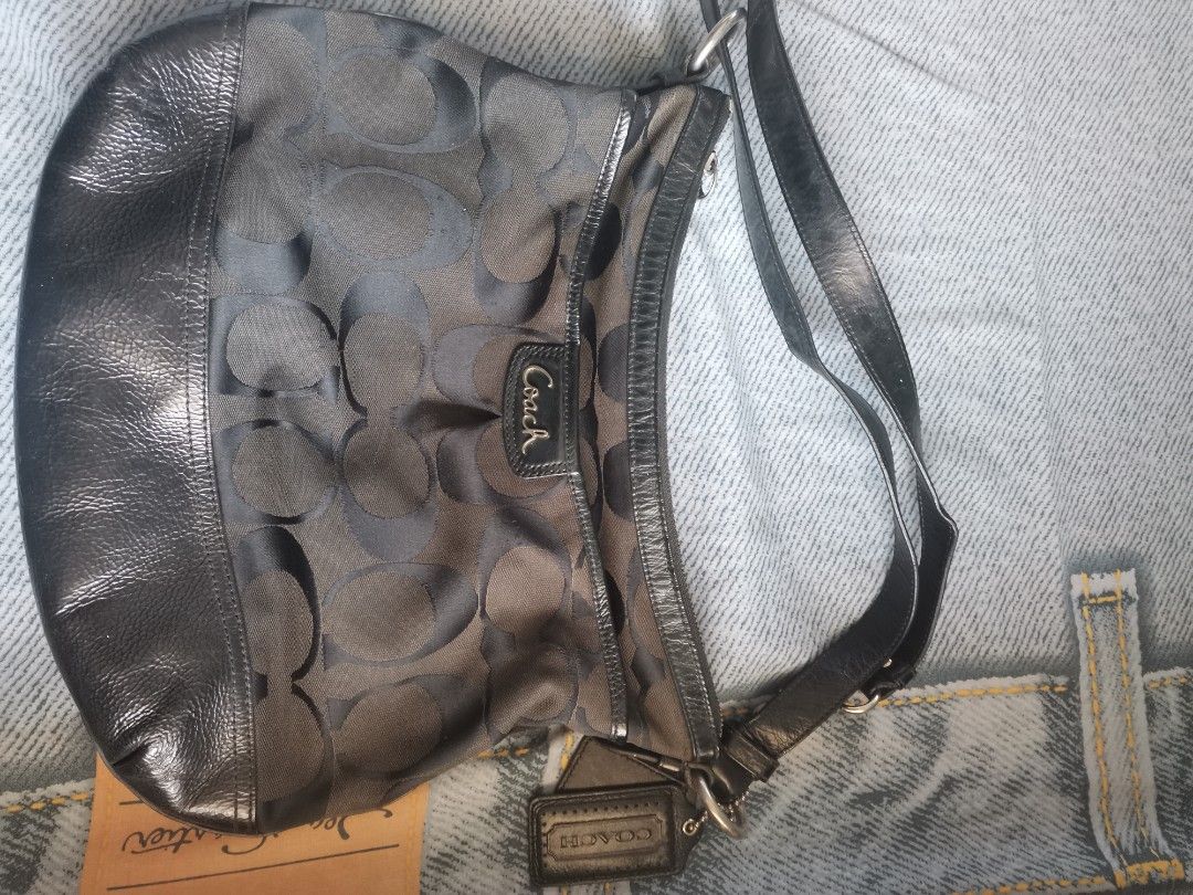 1,000 each COACH BAGS (Category: Shoulder Bags) located in Hagunoy. Submitted by jhing0615 (Listing ID 1221287756, Image 3). Description: Original Coach Bags bought in Canada RFS: Decluttering to buy new ones :).