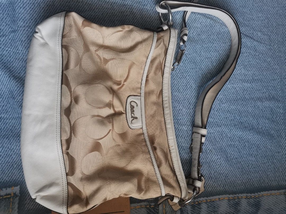 1,000 each COACH BAGS (Category: Shoulder Bags) located in Hagunoy. Submitted by jhing0615 (Listing ID 1221287756, Image 1). Description: Original Coach Bags bought in Canada RFS: Decluttering to buy new ones :).