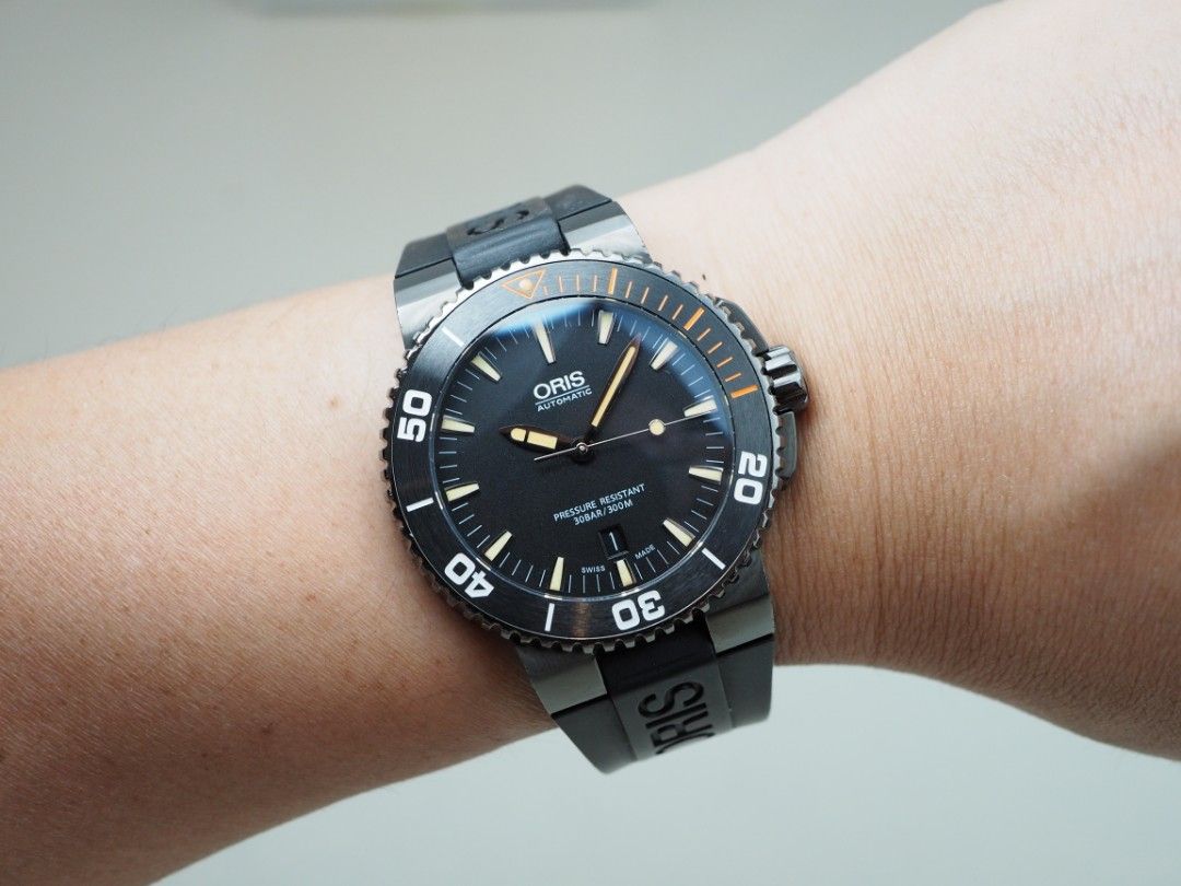 Oris aquis 2025 date black orange