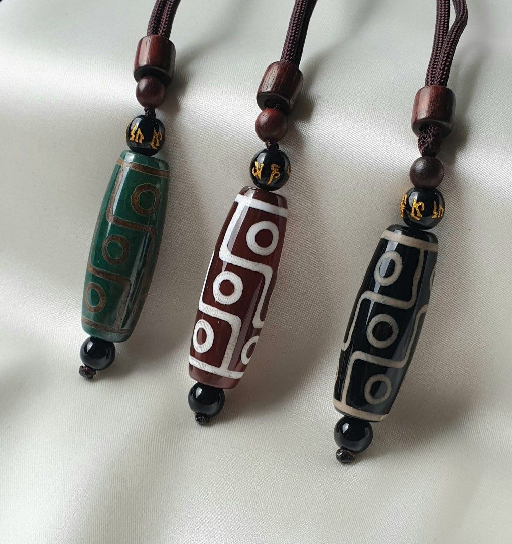 Red black and green necklace shop