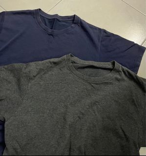 [Preloved] 2 PCS🔥 Men Uniqlo Plain Tshirt Dark Grey & Dark Blue