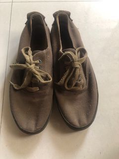 Pre-Loved Bass Shoes