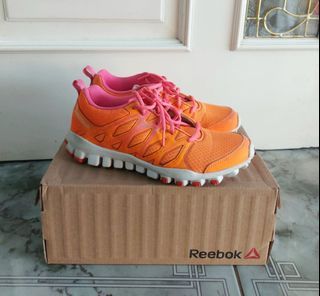 Reebok Women Shoes Original Sepatu Olahraga wanita gym jogging running
size 36