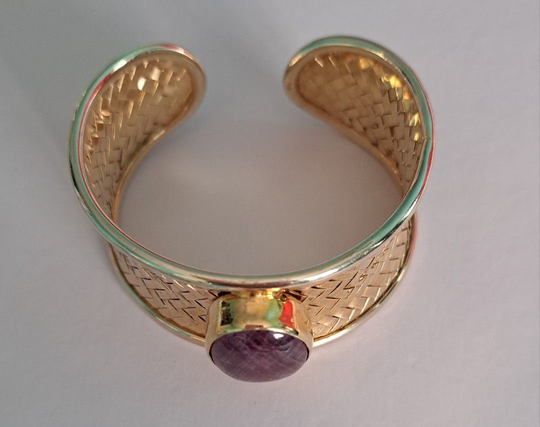 Ruby cuff bangle (Category: Precious Stones) located in Singapore. Submitted by mun_kat (Listing ID 1221302597, Image 3). Description: Brand new untreated NATURAL Cabochon Ruby on 925 silver woven bangle plated in yellow gold Ruby shape: Cabochon oval size of Ruby: Weight of Ruby: Approximately 8 carat Bangle: Adjustable cuff bangle; any wrist size able to wear Metal purity: 915 sterling silver plated in yellow gold 5 micron; Colour doesn't tarni