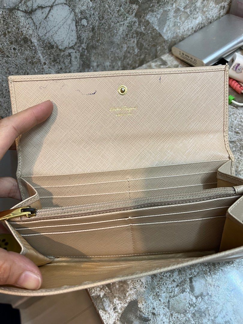 Salvatore Ferragamo Long Wallet (Category: Luxury Bags & Wallets) located in Mandaluyong City. Submitted by kqloset (Listing ID 1221322217, Image 3). Description: With 10 card slots, 1 zip compartment, 4 large slots.