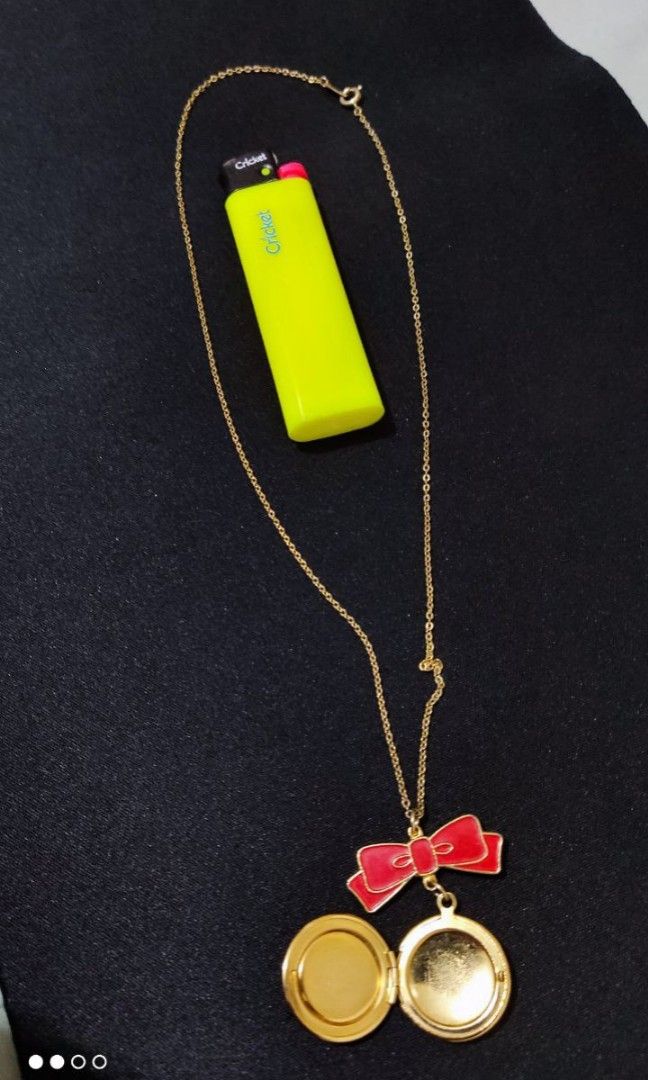 Sanrio Hello Kitty Necklace with Locket Pendant (Category: Luxury Accessories) located in Quezon City. Submitted by influence_mike (Listing ID 1221420409, Image 2). Description: Sanrio Hello Kitty Necklace with Locket Pendant.
