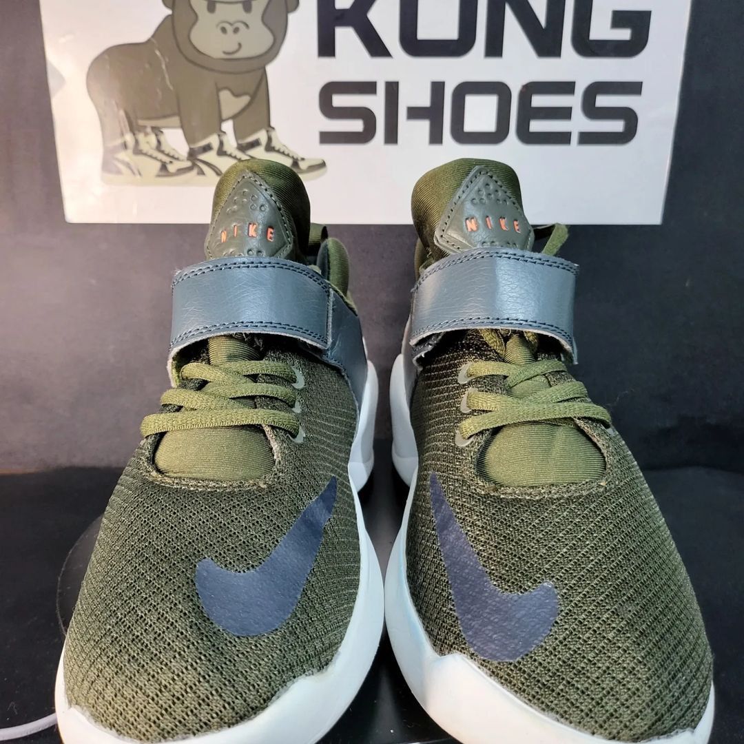 SEPATU NIKE KWAZI OLIVE GREEN Fesyen Pria Sepatu Sneakers di