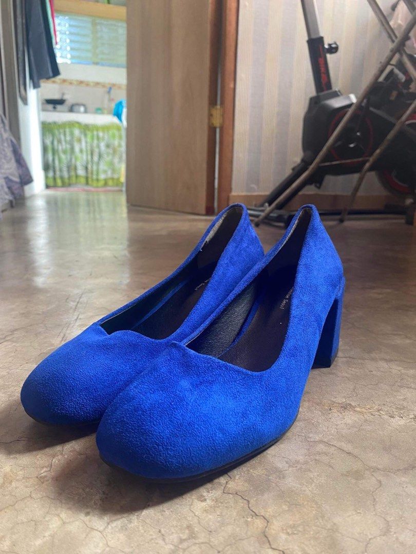 ShoeShoe seoul Blue Heels (Category: Heels) located in Taguig. Submitted by dyunedz (Listing ID 1221342185, Image 1). Description: Never been used. Size 6 Gamuza fabric 2 inch heels No box With dustcover each shoe.
