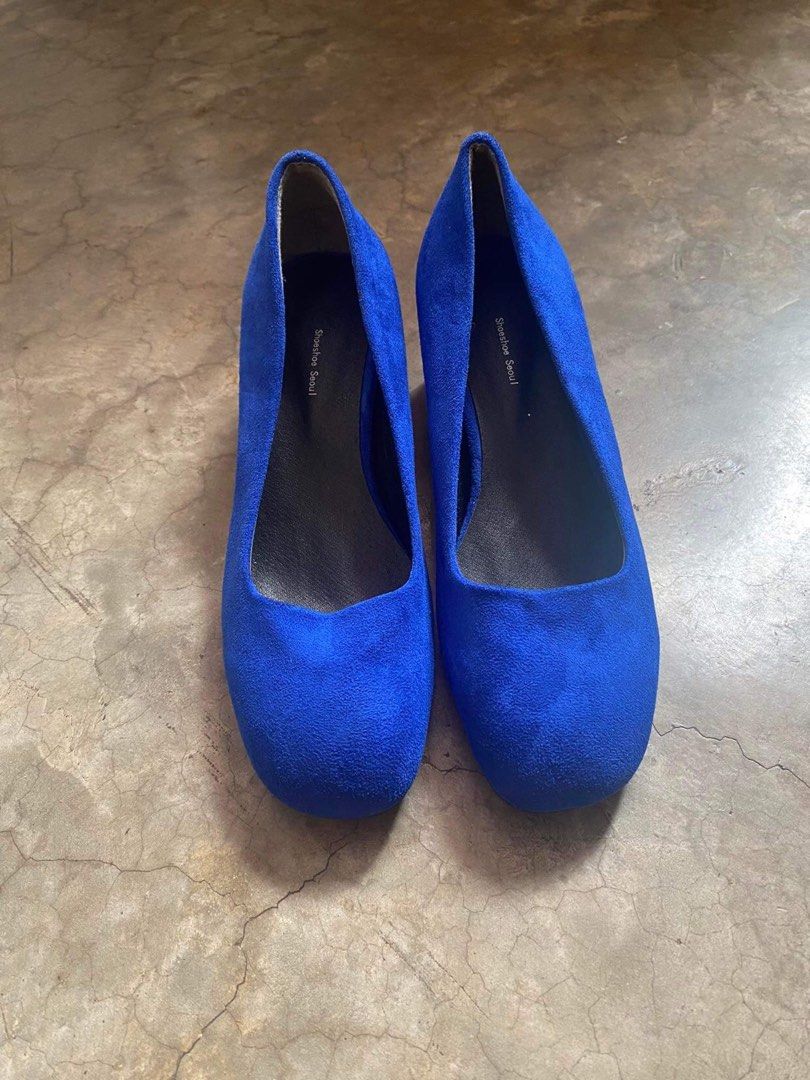 ShoeShoe seoul Blue Heels (Category: Heels) located in Taguig. Submitted by dyunedz (Listing ID 1221342185, Image 2). Description: Never been used. Size 6 Gamuza fabric 2 inch heels No box With dustcover each shoe.