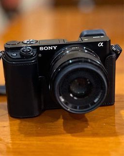 SONY Alpha A6000 Camera with Sony E-35 mm f/1.8 OSS Lens