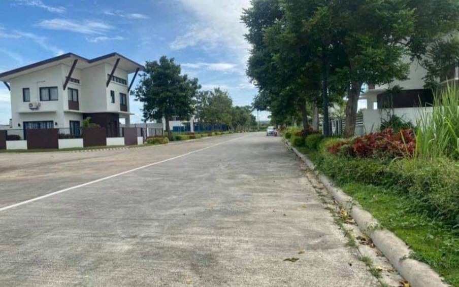 The "SONOMA"Sta. Rosa Laguna near Nuvali lot for sale beside Clubhouse