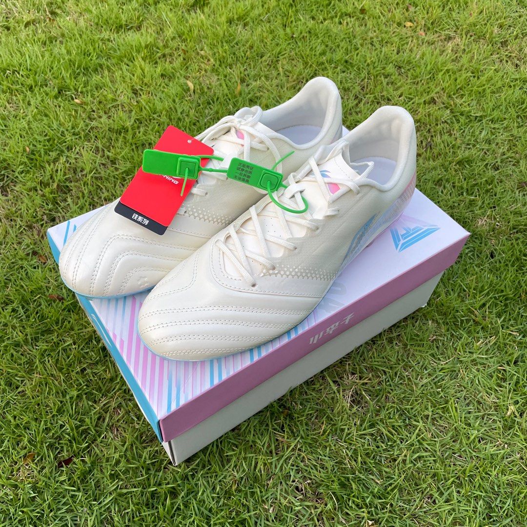 Reduced online football boots