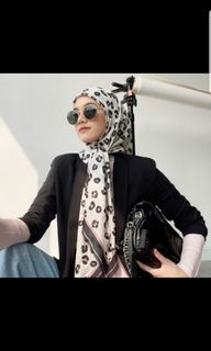 Vanilla hijab leopard white