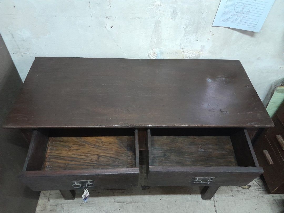 VINTAGE ALTAR TABLE (Category: Tables & Sets) located in Quezon City. Submitted by warmgem.dde5c0 (Listing ID 1221287076, Image 3). Description: Vingae Altar Table Narra.