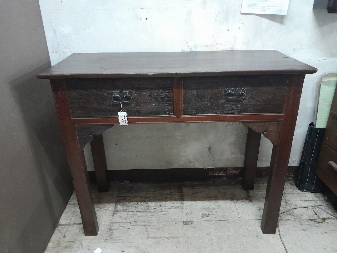 VINTAGE ALTAR TABLE (Category: Tables & Sets) located in Quezon City. Submitted by warmgem.dde5c0 (Listing ID 1221287076, Image 1). Description: Vingae Altar Table Narra.