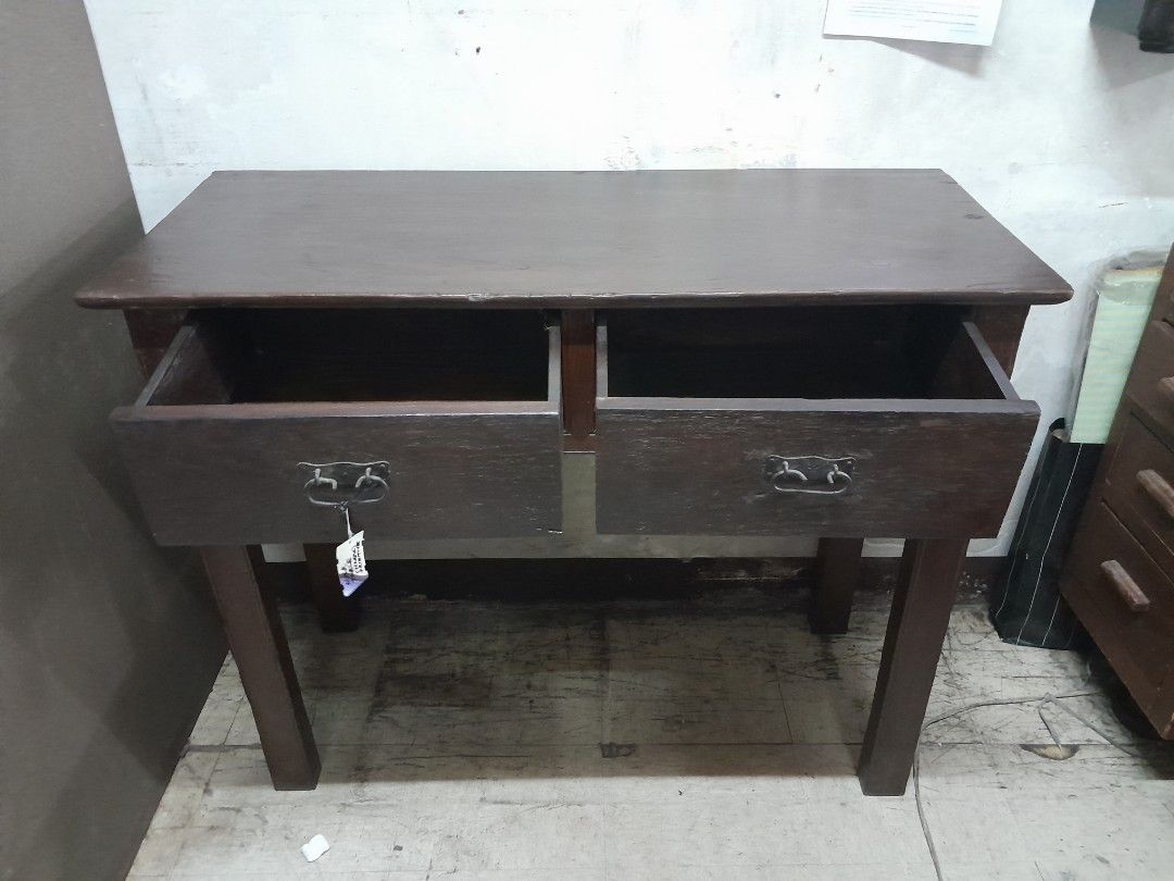 VINTAGE ALTAR TABLE (Category: Tables & Sets) located in Quezon City. Submitted by warmgem.dde5c0 (Listing ID 1221287076, Image 2). Description: Vingae Altar Table Narra.