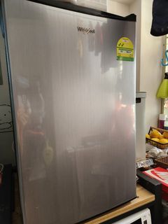 Whirlpool mini bar fridge 117L
