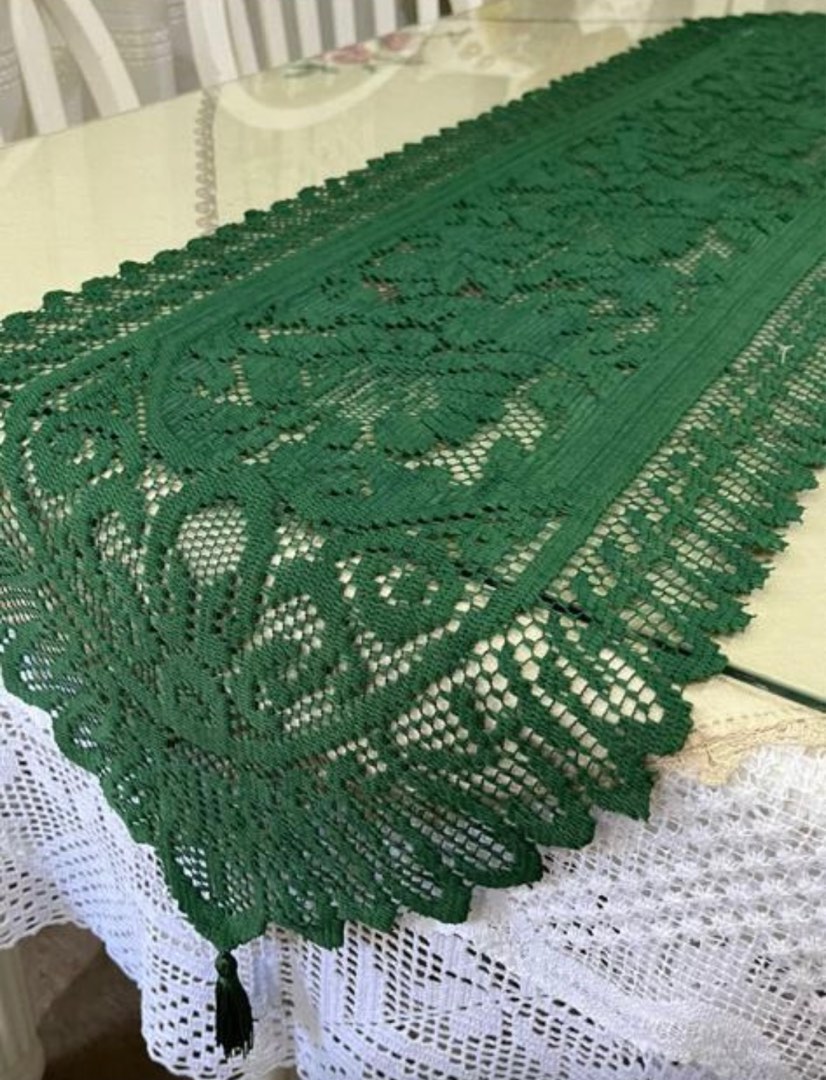 4-feet-table-runner-emerald-green-furniture-home-living-kitchenware