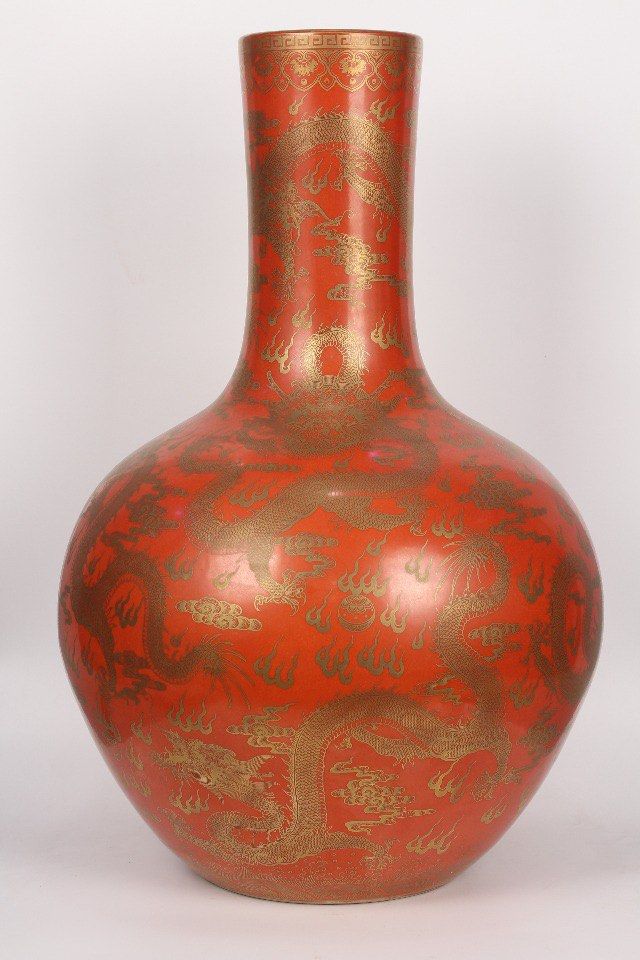 清乾隆-矾红描金九龙纹天球瓶高度62cm 口径13.5cm 肚径40cm 底径