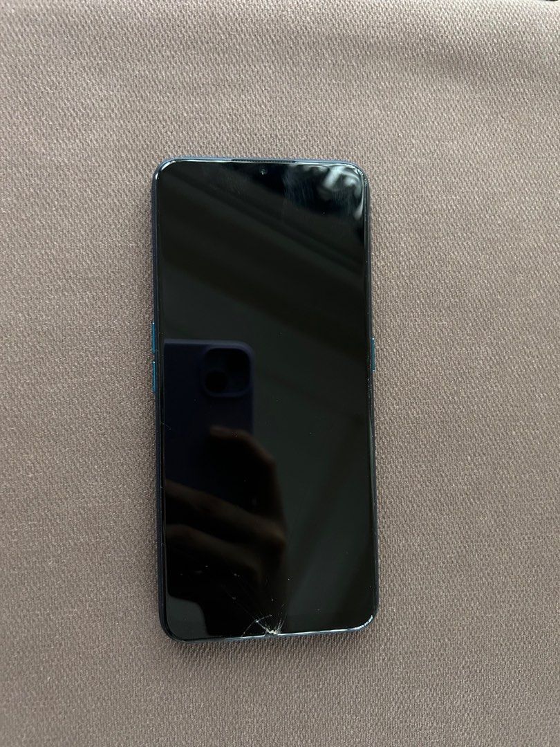 A9 2020 Oppo (Category: OPPO) located in Cavite. Submitted by qwertyqwery545 (Listing ID 1221667963, Image 3). Description: A9 2020 (Used) may crack lang below pero no dents sa front screen, since naka tempered siya the whole time, kakaremoved lang ng tempered glass (crack can be seen in the picture) Included Free tempered glass and cases Charger 8gb ram 128gb storage goods for gaming like cod and ml since mataas ram pm for interested.