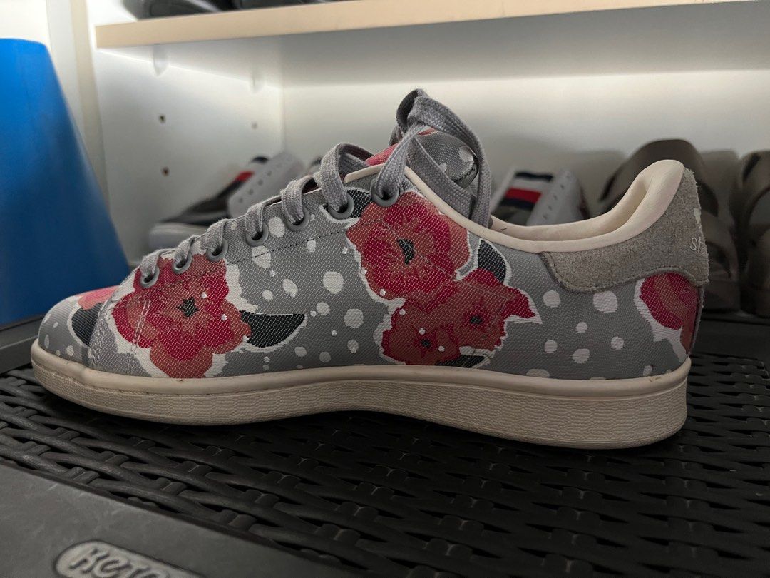 Stan smith red flowers top