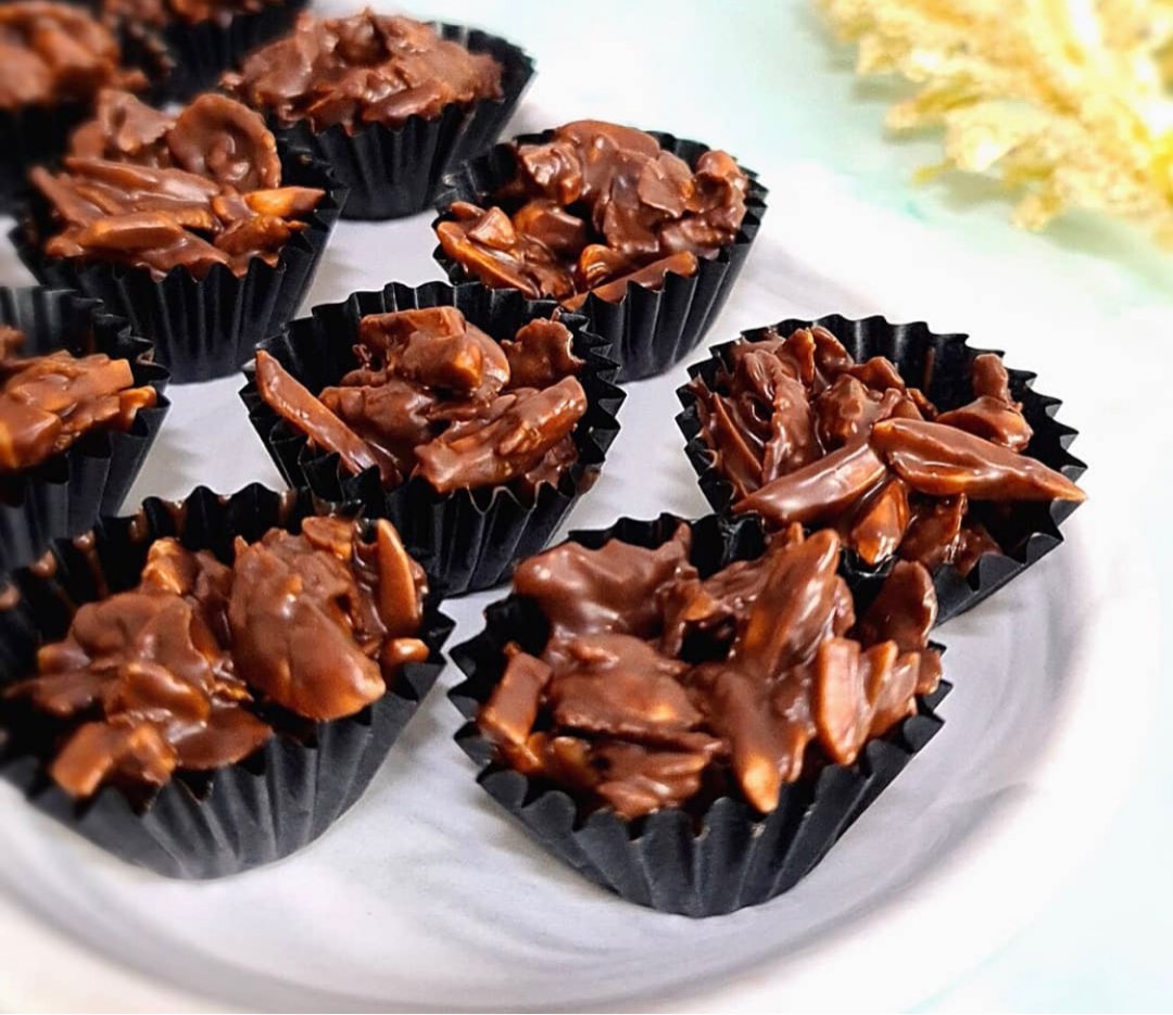Almond Rocher Chocolate, Food & Drinks, Homemade Bakes on Carousell