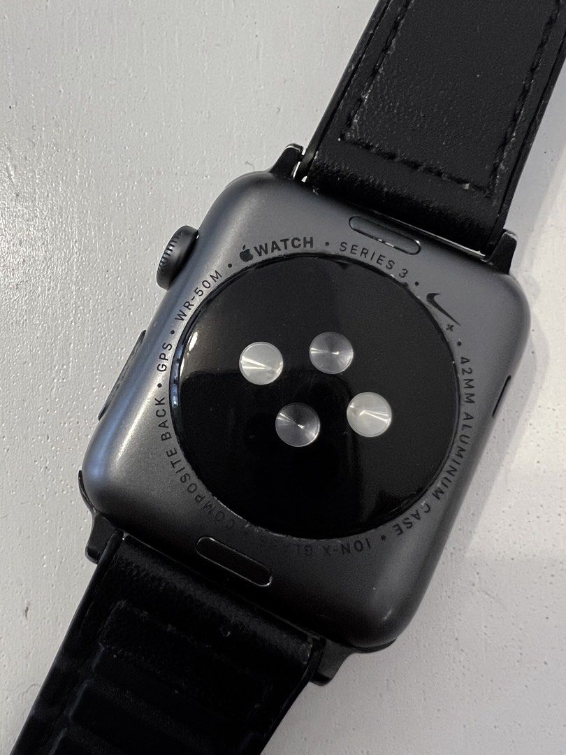 Apple Watch S3 Nike 3 42mm GPS, 手提電話, 智能穿戴裝置及智能手錶- Carousell