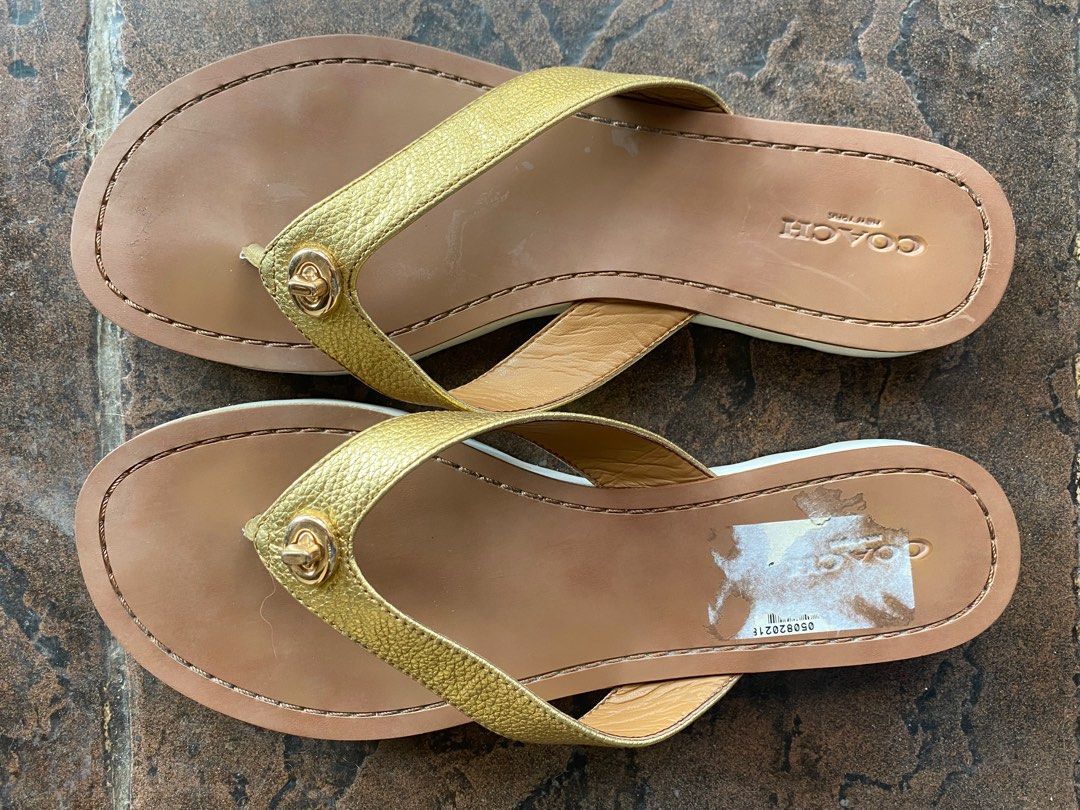 Coach shelly flip 2025 flops