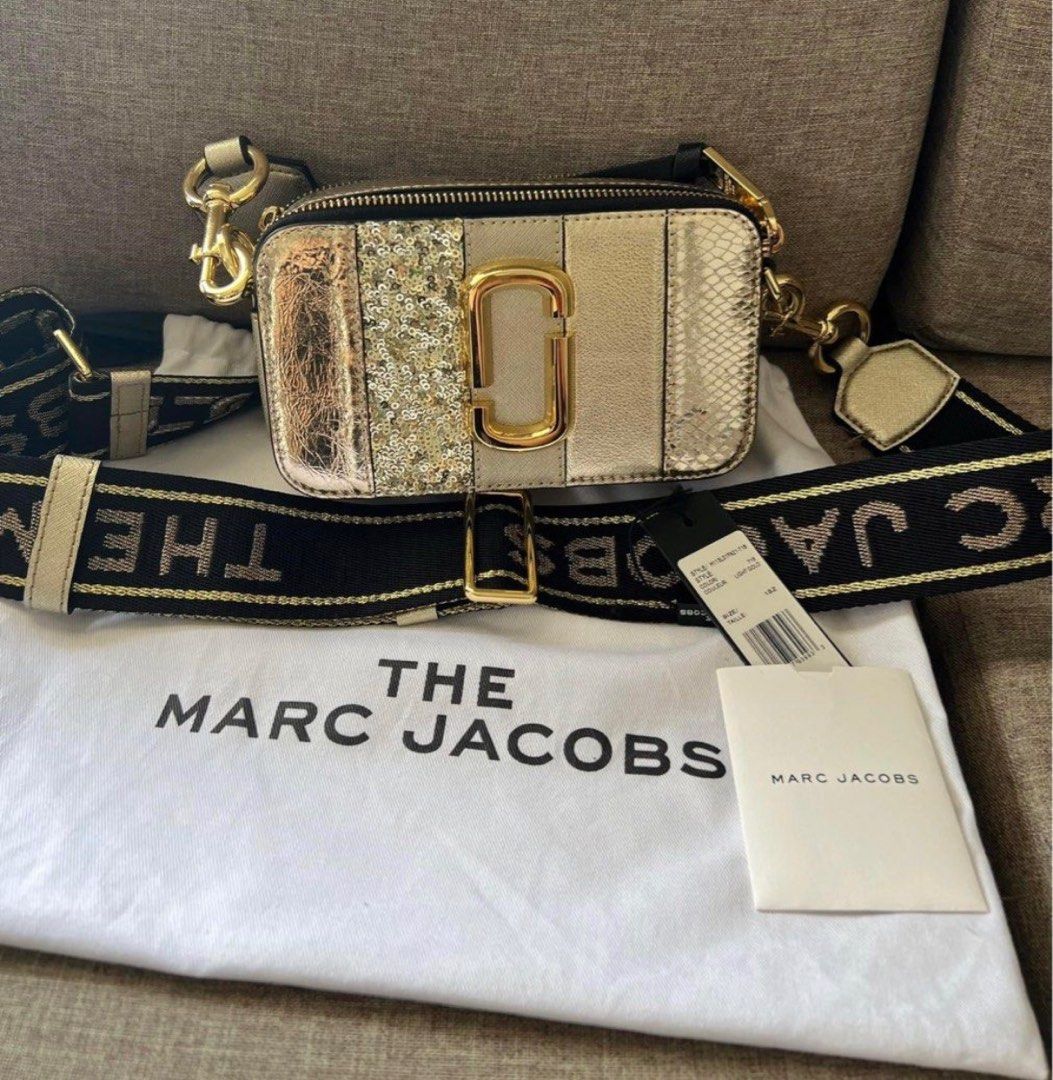 Marc Jacobs Snapshot all black, Luxury, Bags & Wallets on Carousell